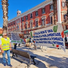 sit in di protesta della Polizia Locale davanti alla Prefettura di Bari