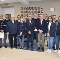Consegna encomi, lodi e compiacimenti ai poliziotti della Questura Bat