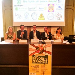Progetto “Una tavola più grande” contro lo spreco alimentare e farmaceutico