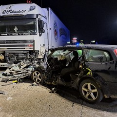 tragico impatto tra un tir ed un'autovettura