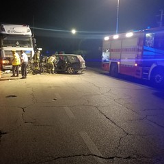 tragico impatto tra un tir ed un'autovettura