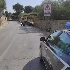 Auto si schianta contro muretto della strada per il SS. Salvatore