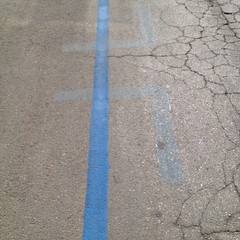 strisce blu