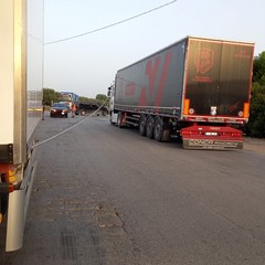 Incidente tra due tir sulla strada tangenziale di Andria