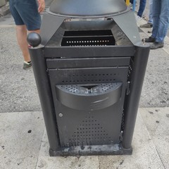 i nuovi cestini porta immondizia vandalizzati