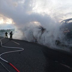 A fuoco bisarca sull'A14: rallentamenti nel tratto Trani Molfetta