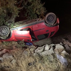 Tragedia sfiorata, si ribalta auto sulla sp 2 Andria Corato: 4 persone ferite
