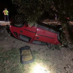 Tragedia sfiorata, si ribalta auto sulla sp 2 Andria Corato: 4 persone ferite