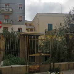 Via Eritrea Cancello daccesso al bagno pubblico