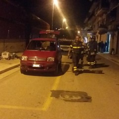 Paura in via Martiri di Belfiore per una fuga di gas da un'autovettura in transito