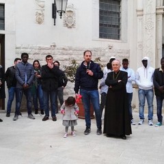 “Vite in ballo” consegna un furgone ai volontari di “Santa Maria Goretti”