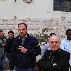 “Vite in ballo” consegna un furgone ai volontari di “Santa Maria Goretti”