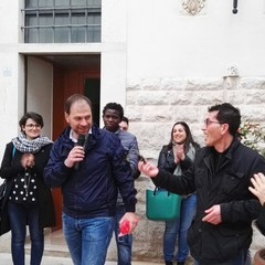 “Vite in ballo” consegna un furgone ai volontari di “Santa Maria Goretti”
