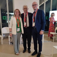 Il Sindaco di Andria, Giovanna Bruno, con il Sindaco Andrea Marrucci. Al centro Gaetano Scognamiglio Presidente Nazionale di Promo PA