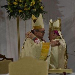 L'abbraccio di Andria al vescovo Mons. Domenico Basile