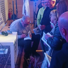 Quello che resta": grande partecipazione ad Andria per la presentazione del libro del dottor Dino Leonetti