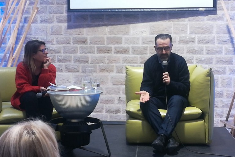 Il prof. Paolo Farina dialoga con la dott.ssa Bianca Peloso
