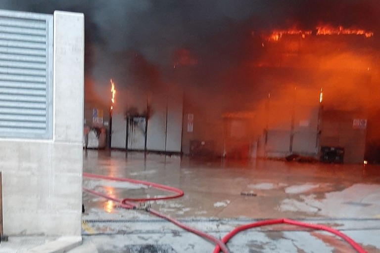 incendio nella fabbrica di Barletta