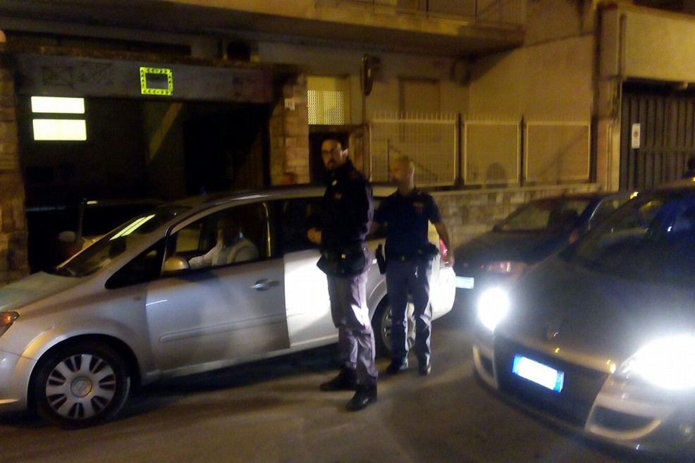 Parcheggio selvaggio in via Duca degli Abruzzi