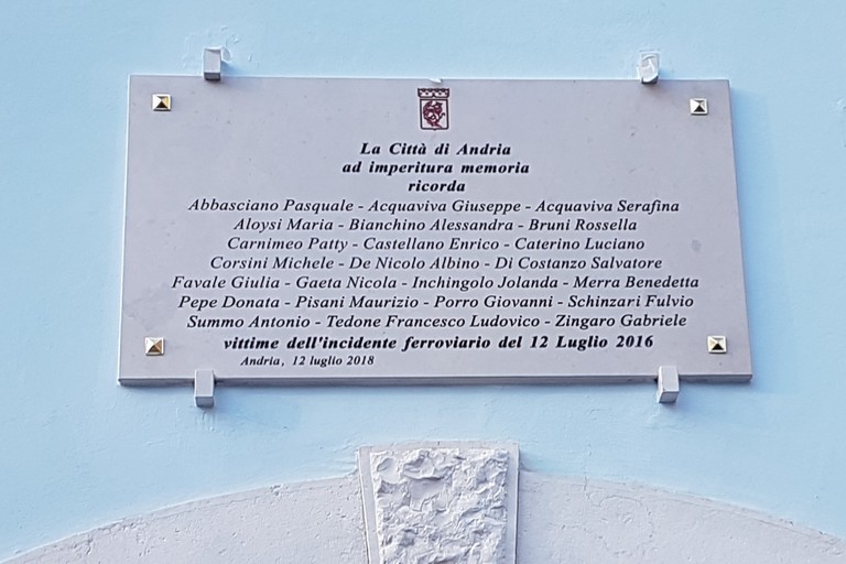 Scoperta ad Andria una lapide in memoria delle vittime della strage ferroviaria del 12 luglio 2016. <span>Foto Riccardo Di Pietro</span>