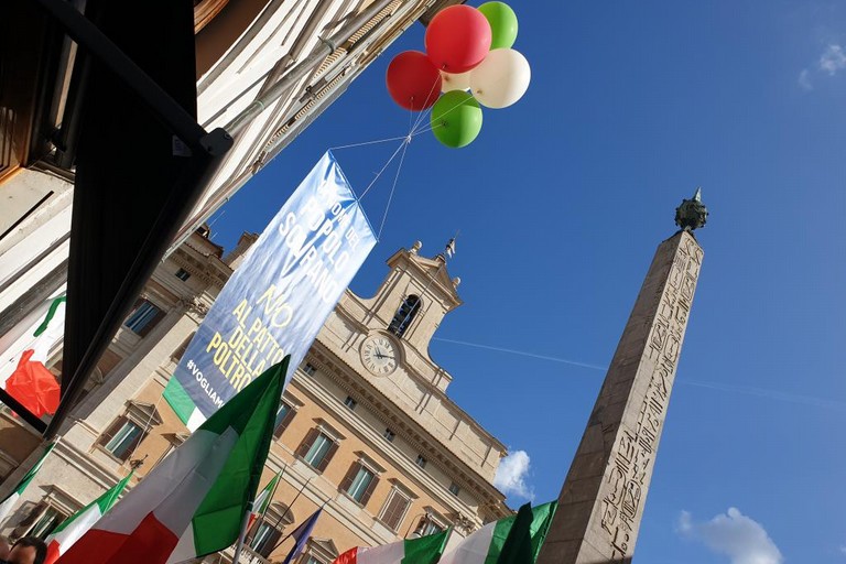 Fratelli d'Italia e Direzione Italia in piazza a Roma contro il governo