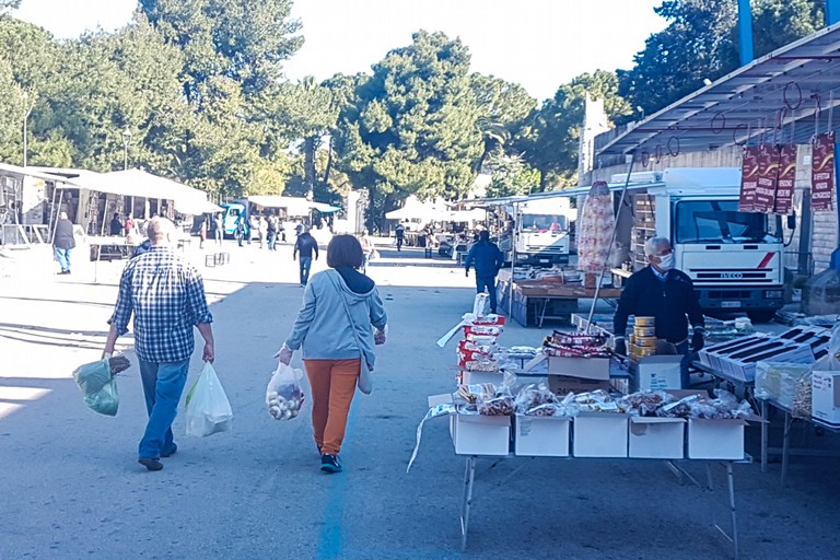 Parziale riapertura del mercato settimanale ad Andria. <span>Foto Riccardo Di Pietro</span>