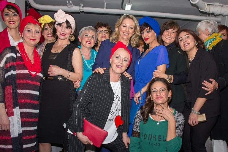 La make up artist Angela Scamarcio con le donne malate di tumore