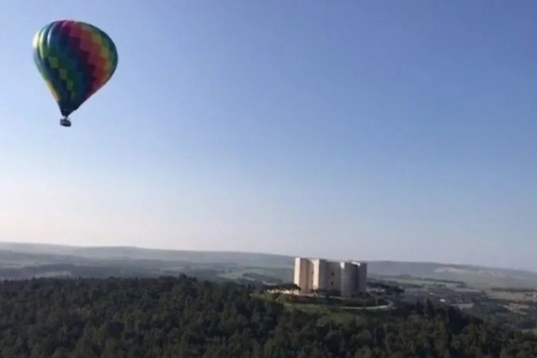 Mongolfiere al Castel del monte