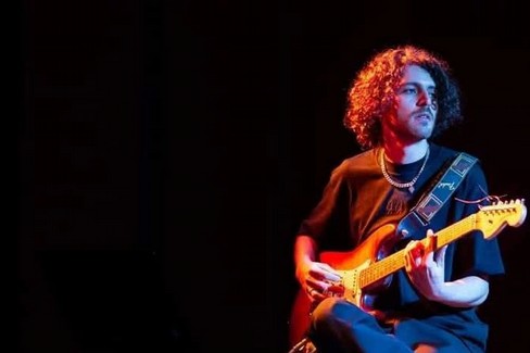 Appuntamento musicale con il chitarrista andriese  Antonio Liso