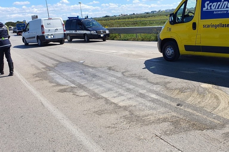 incidente sulla strada tangenziale nei pressi dello svincolo per Trani