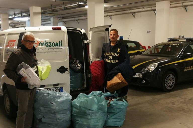 Merce sequestrata donati dalla Guardia di Finanza
