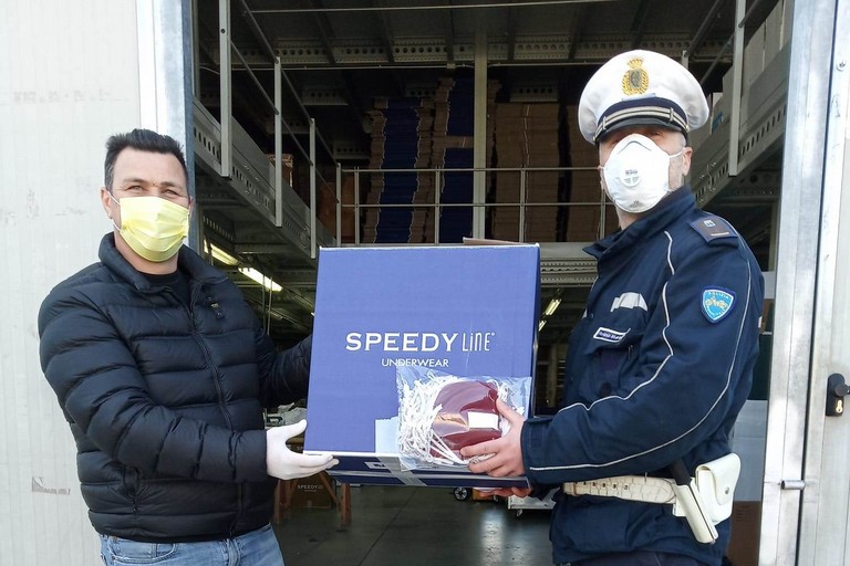 consegna di mascherine al Comando della Polizia Locale