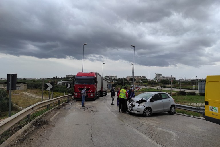 Incidente sulla strada tangenziale, nei pressi dello svincolo per l'A/14