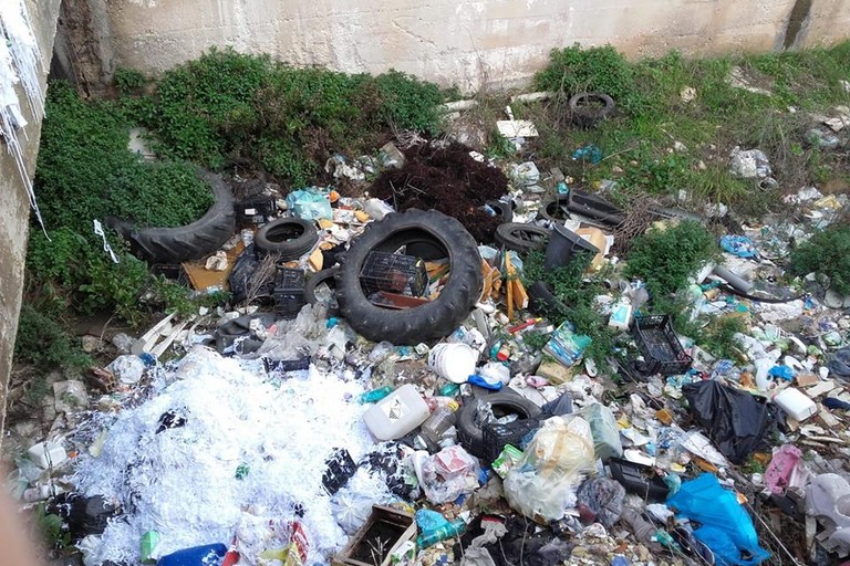 scempio ambientale per il canale Ciappetta Camaggio