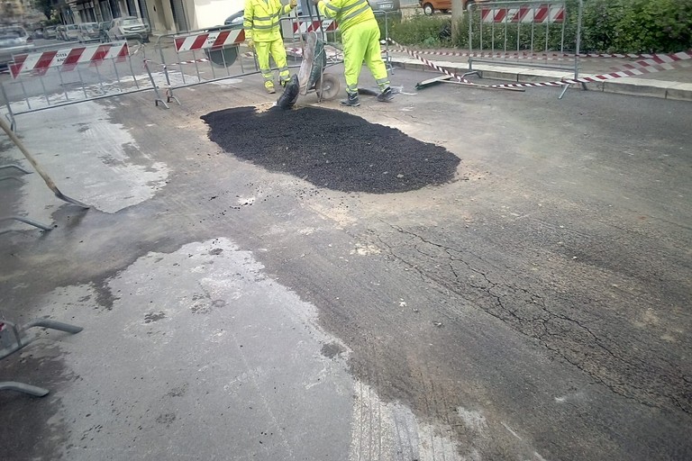 cedimento stradale in via Mozart