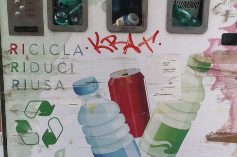 eco compattatori della plastica e dell’alluminio, non molto eco