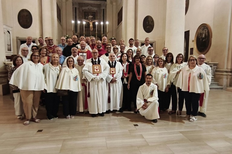 Pia Associazione Crociferi di Andria: cerimonia di vestizione