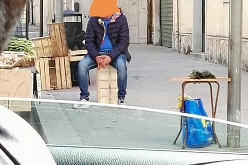 vendita di frutta nelle strade cittadine