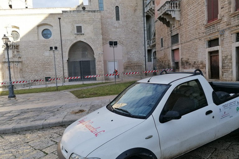 Intervento di ripulitura per piazza Duomo da parte della Sangalli