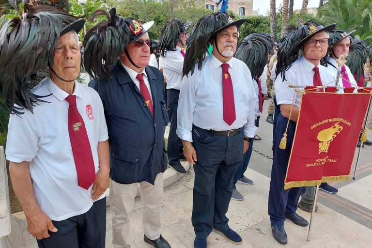 Manifestazione delle Fiamme Cremisi a Bisceglie