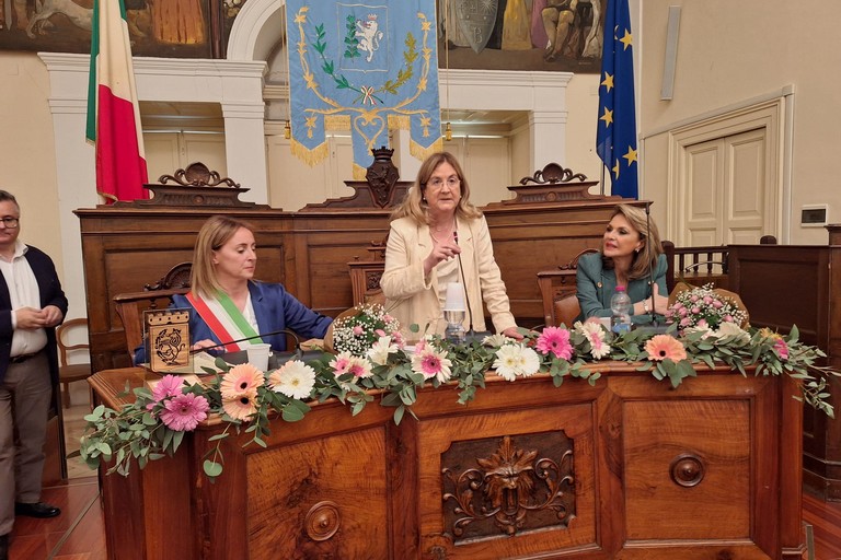 Al Prefetto Isabella Fusiello il riconoscimento della “Cittadinanza onoraria”
