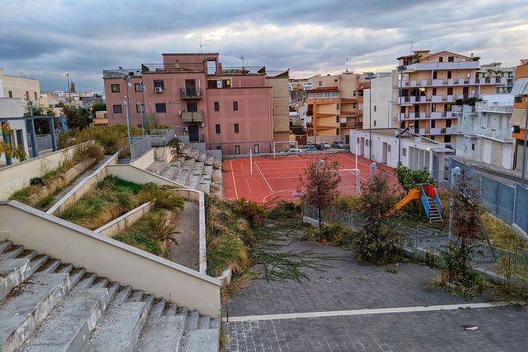 Lo stato di abbandono del Centro di Aggregazione nel quartiere Fornaci