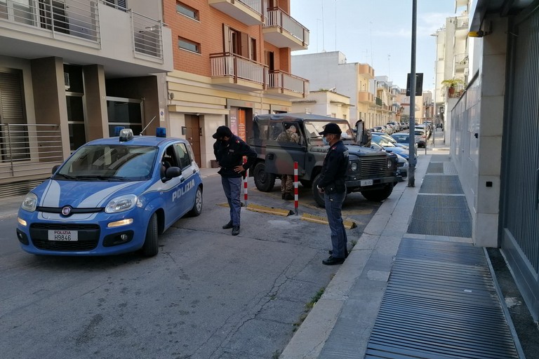 Militari e poliziotti impegnati in servizi di controllo del territorio