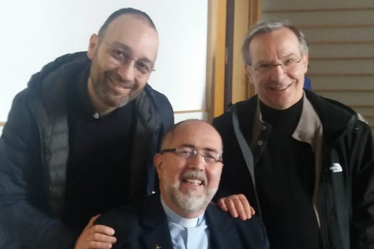 Don Mimmo Massaro seduto al centro