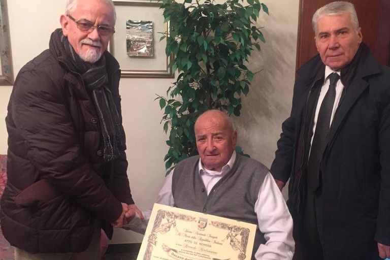 Riccardo Nicolamarino (al centro) riceve la visita di Gianni Porcaro e Nunzio Cafagna