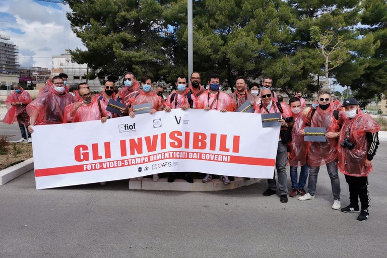 protesta delegazione fotografi andriesi