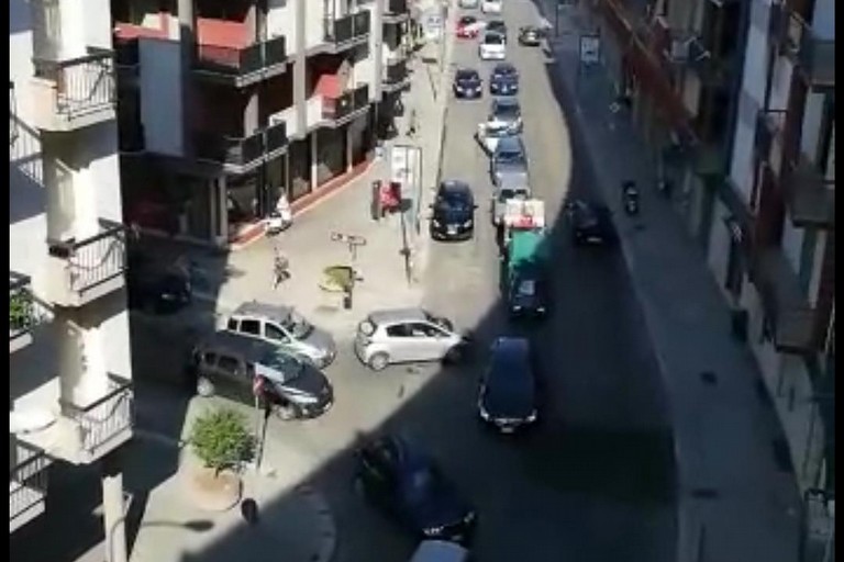 ingorghi su viale Venezia Giulia nei pressi della stazione Bari nord