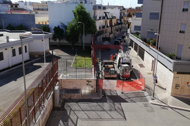 Fuga di gas in via Rovito: ancora la lavori i tecnici dell'Italgas