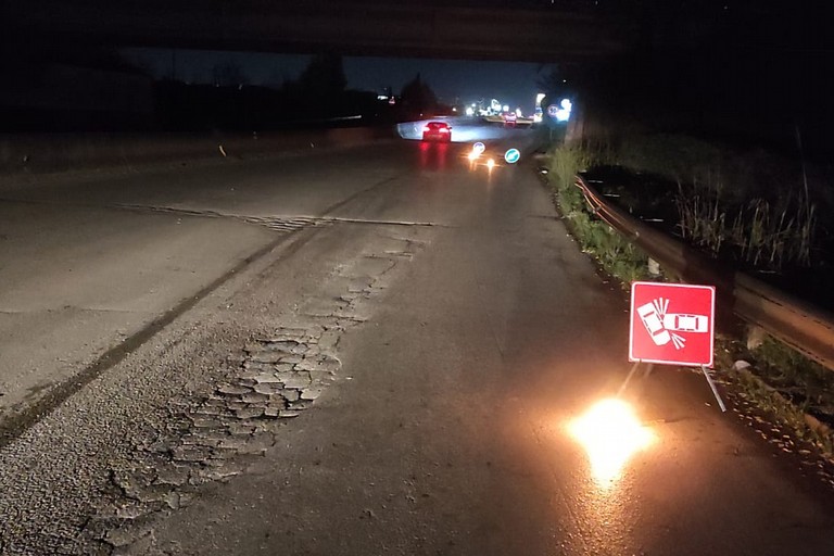 Carovana di auto dei tifosi del Bari bloccata sulla provinciale n.2
