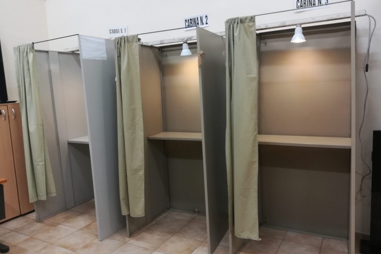 cabina elettorale. <span>Foto Vincenzo Cassano</span>
